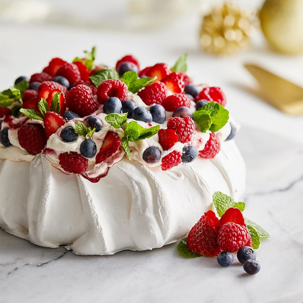 Alex Liddy Slate & Co Round Marble Serving Board With Handles 40cm - Image 3