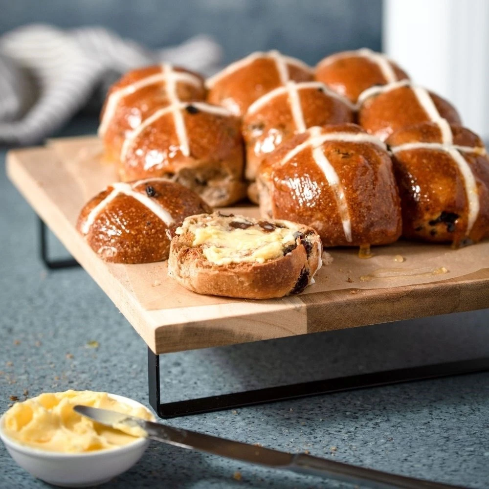 Alex Liddy Acacia Square Serving Board With Stand 30 X 25cm - Image 4